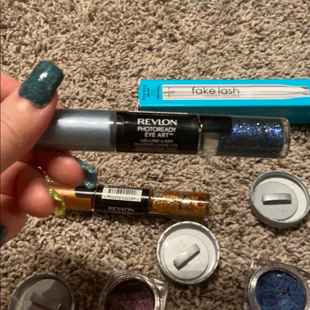 Makeup Bundle - Picture 4 of 6